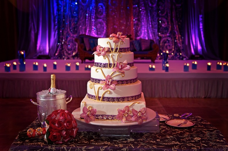 away Exquisite Wedding Cake Trends