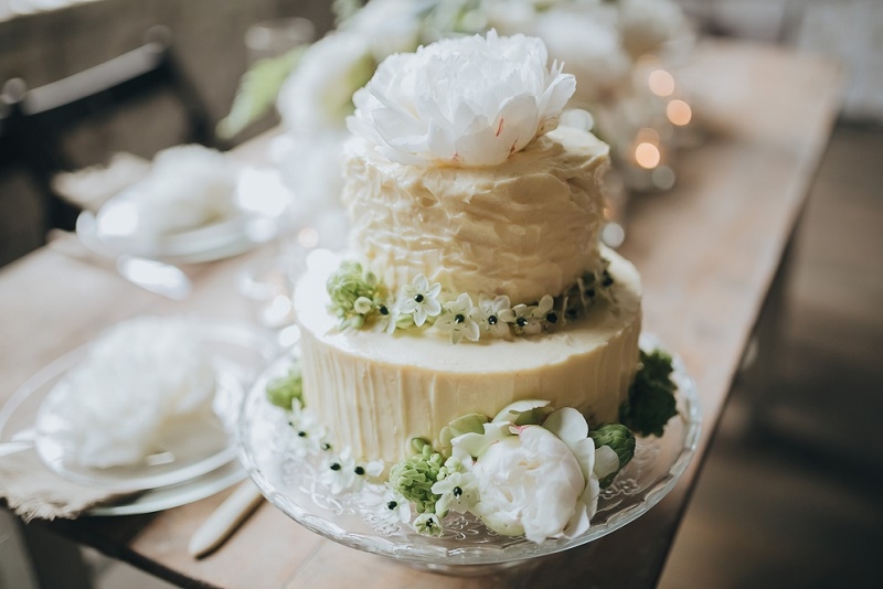 away Save On Wedding Cake