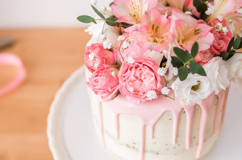 away Wedding Cake Trends For Spring Weddings