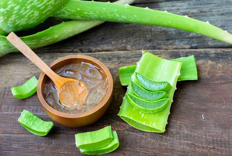 womenwire- Aloe Vera Gel Benefits