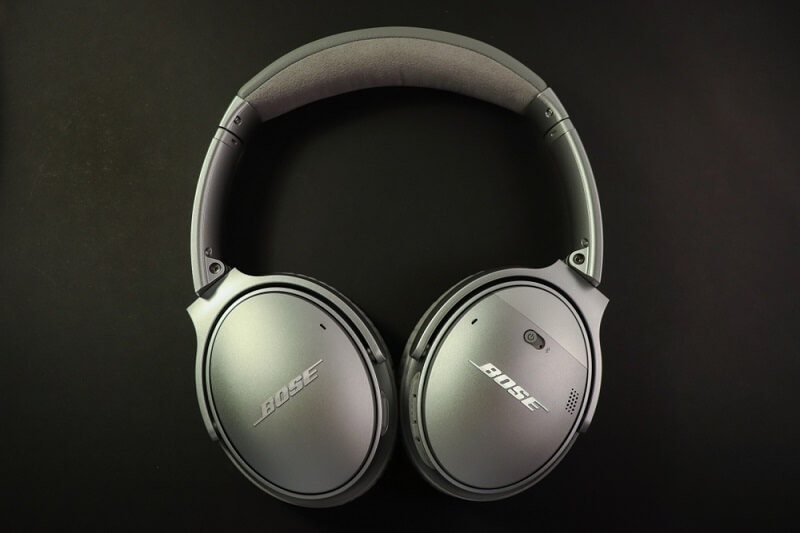 Bose Quite Comfort 35 Noise Cancelling Headphones in silver