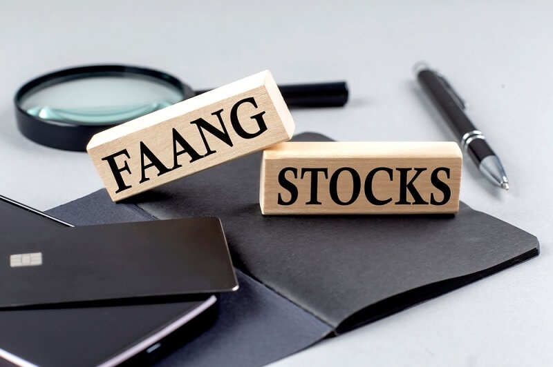 FAANG STOCKS text on a wooden block