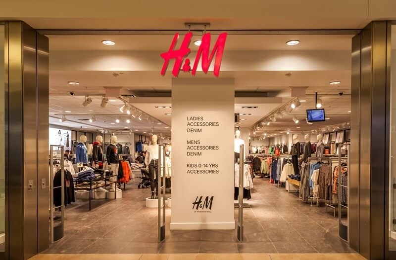 H&M store front