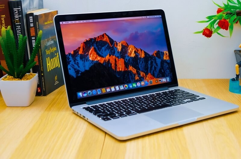 Reasons Why the MacBook Air is the Ultimate Travel Companion