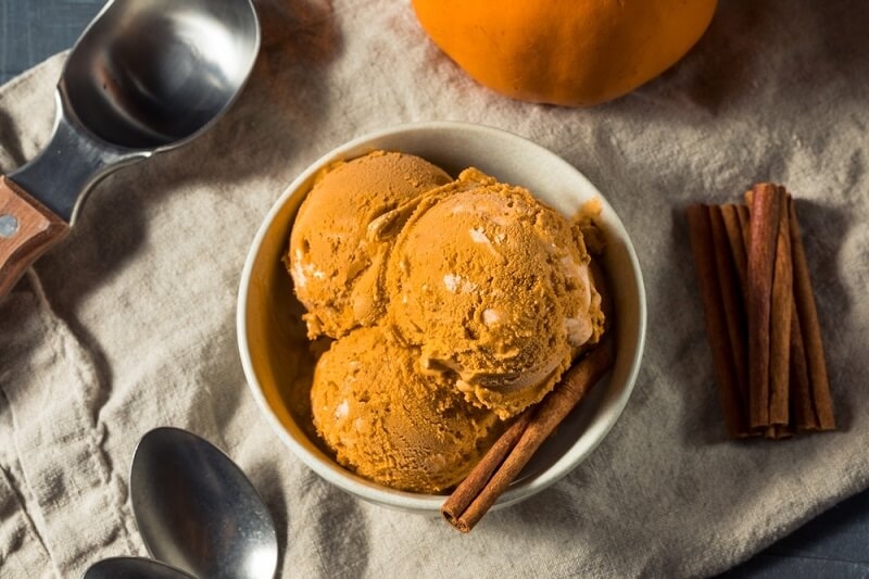 Pumpkin Pie Ice Cream with Cinnamon Spice