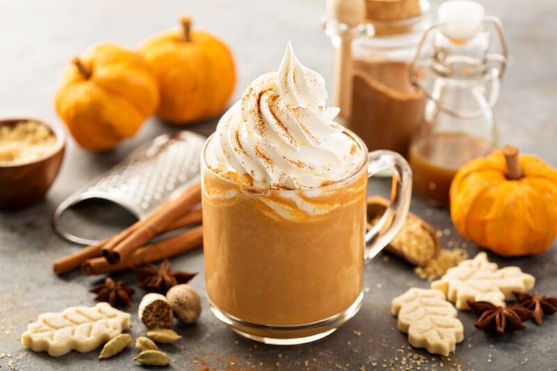 Pumpkin spice latte in a glass mug with cinnamon