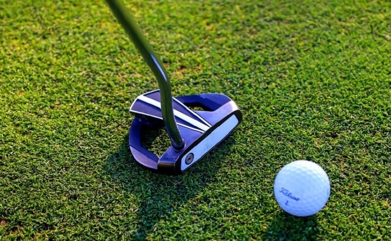 Single bend putter