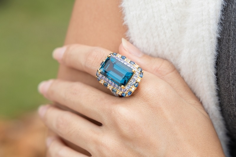 ring made of gold and aquamarine on a woman's hand