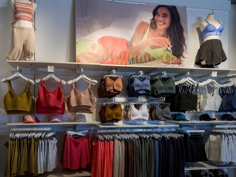 athleisure fashion clothing at an Aerie women's clothing store