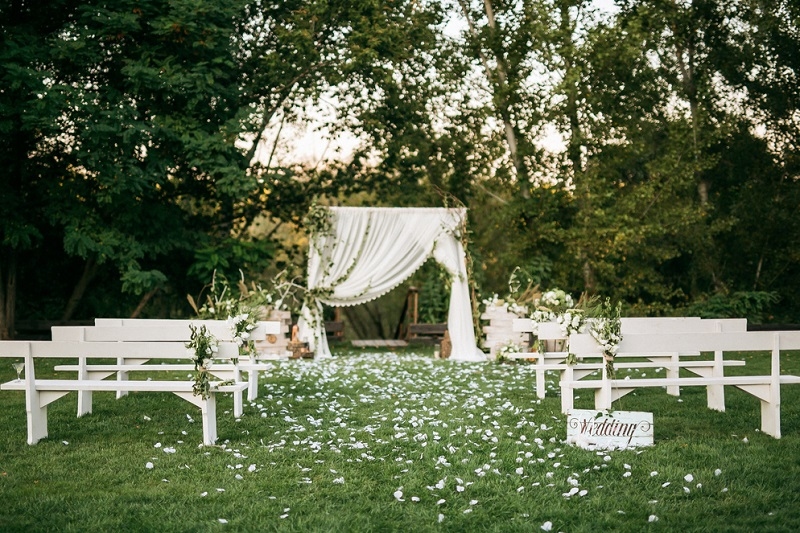 away Choosing a Wedding Venue