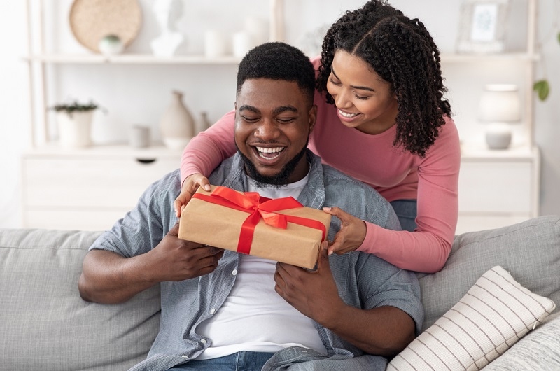 away Gift ideas for your spouse's 5th anniversary 