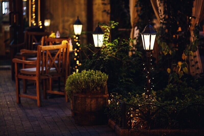 beautiful decor of lanterns and garlands outside in the garden