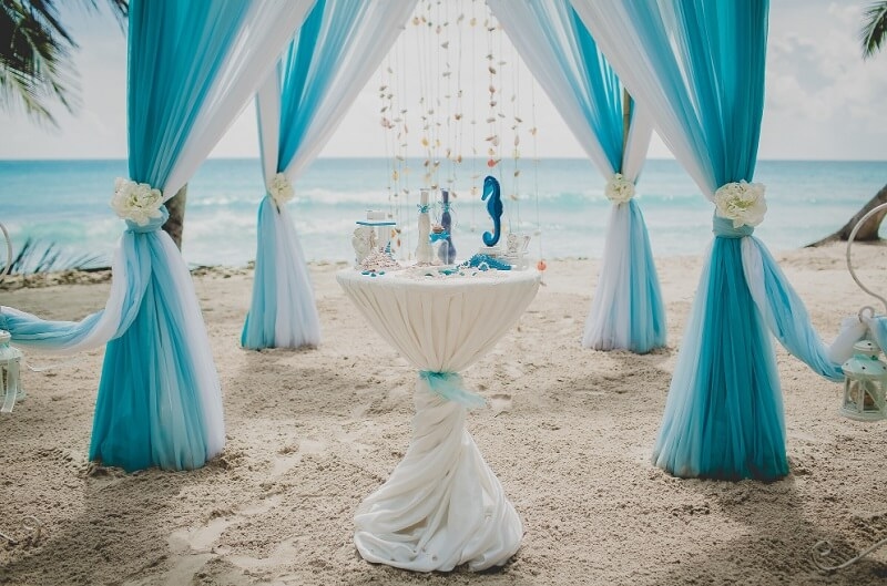 blue and white wedding aisle in a beach 