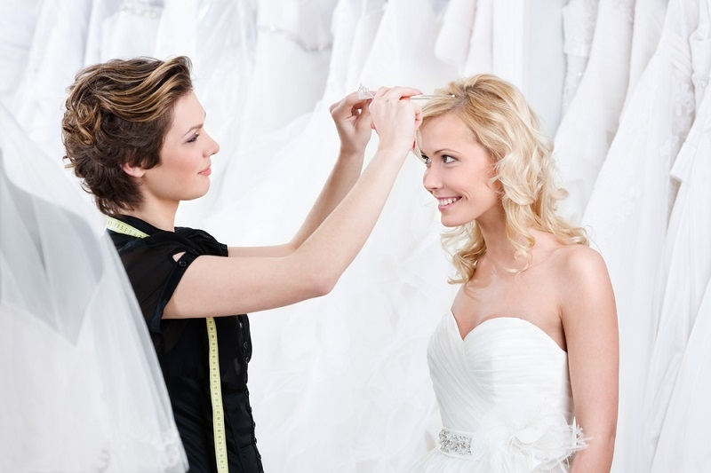 bride with short hair wearing tiara