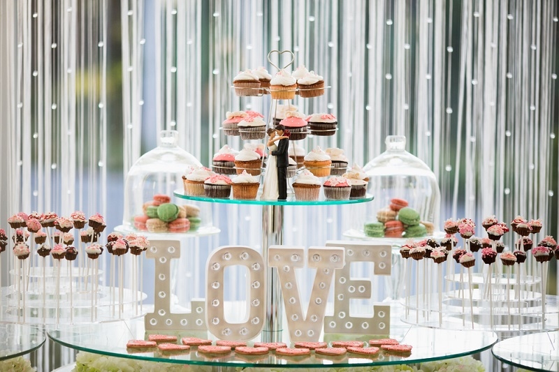 Beautiful dessert table with cupcakes