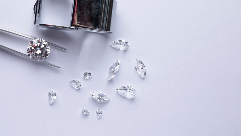 Polished diamonds of different cuts and sizes