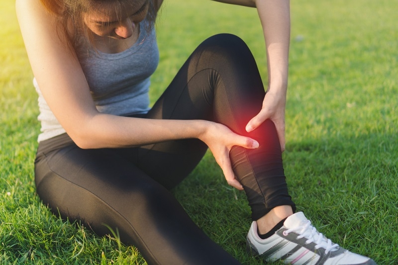 woman having muscle strain on her leg