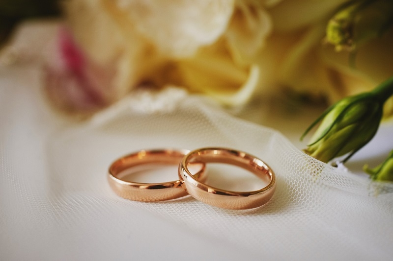 rose gold wedding band