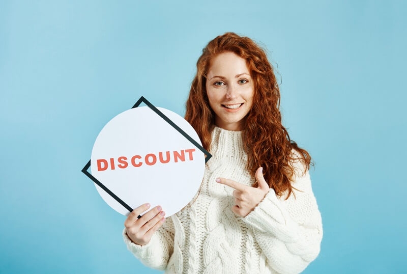  smiling girl showing banner of Discount