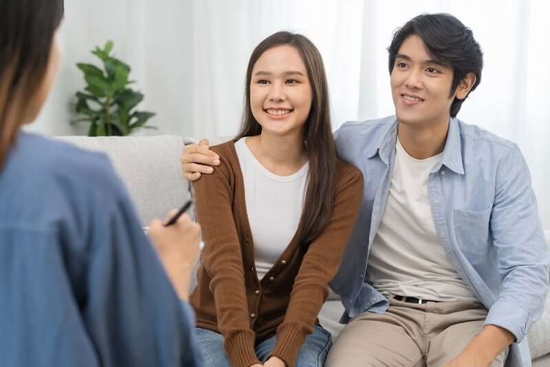 young couple love consulting mental health problem with psychologist