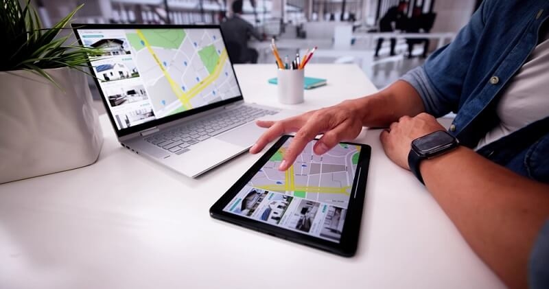 man booking through online 