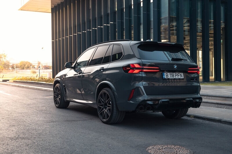 Luxury SUV comparison BMW X5