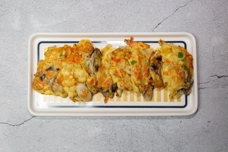 Korean olysters in plate for serving