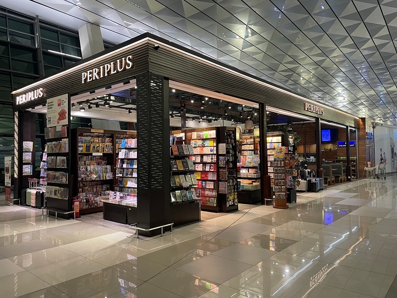  Bookstore at International airport Outlet