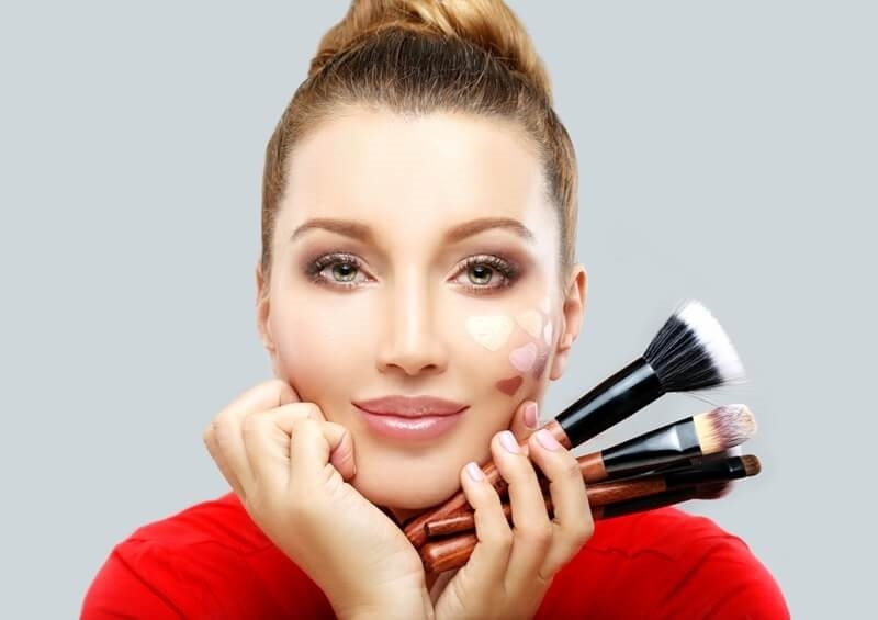 apply-blush-for-face-shape