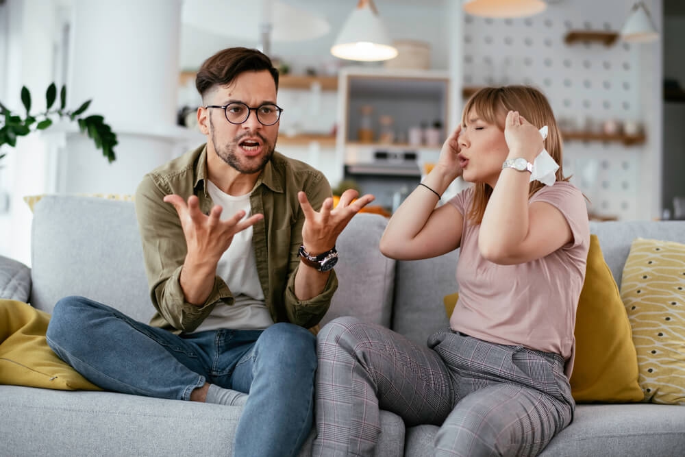 Healthy relationship signs of arguing couple