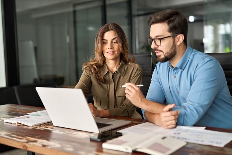 employees working in bank 