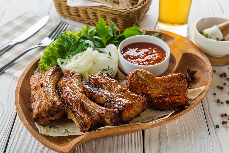 ribs with vegetables and beer,bbq sauce