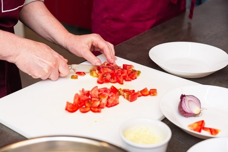 chopping of tomatos and onions