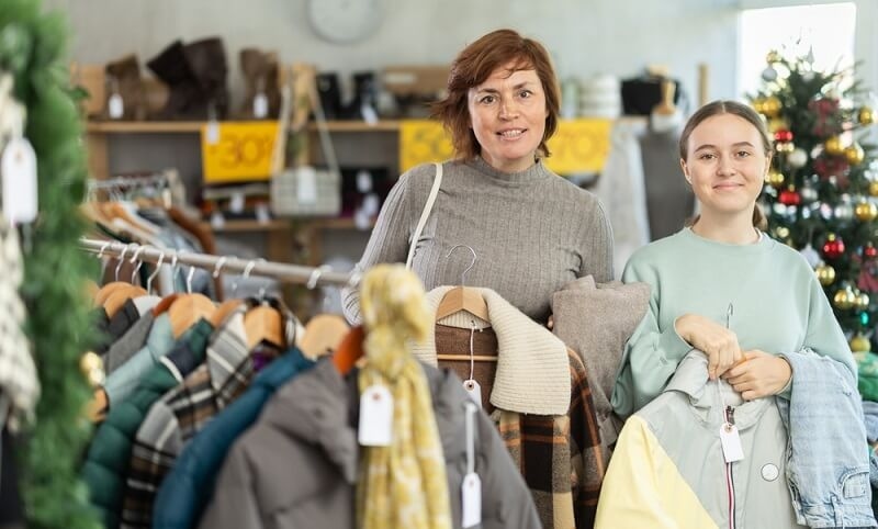 teen girl with her mother for shopping