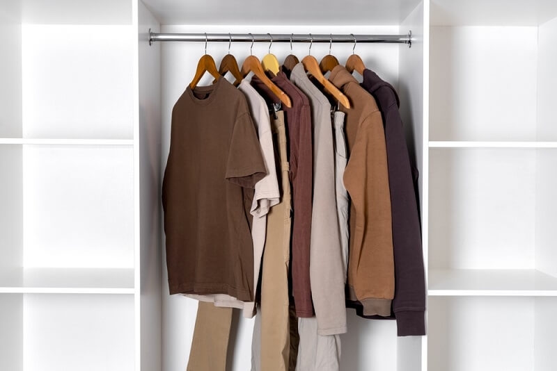 Capsule closet