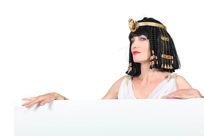 egyptian women in golden hair accessories
