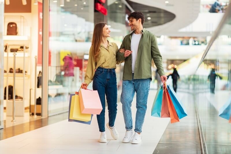 couple buying clothes for wife birthday gift