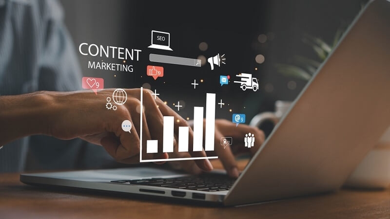 businessman using content marketing strategy for business