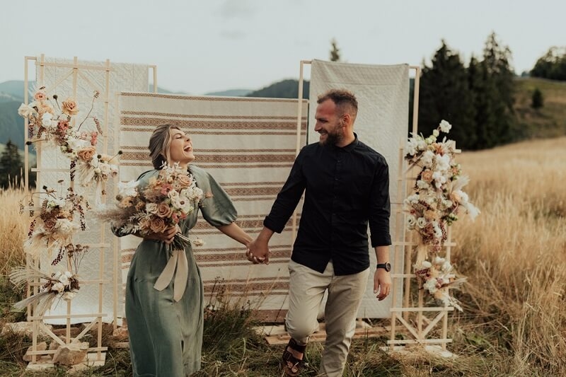 couple at tuscany italy