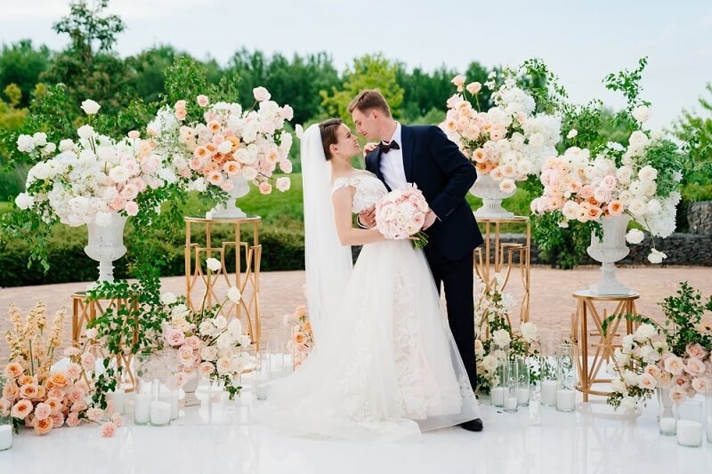 wedding bouquet matching with wedding theme