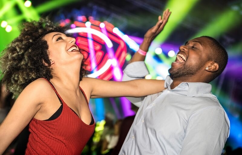 young couple dancing in lasvegas city