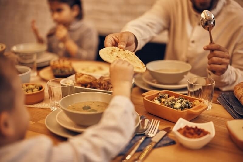 cultural-dining-customs-around-the-world