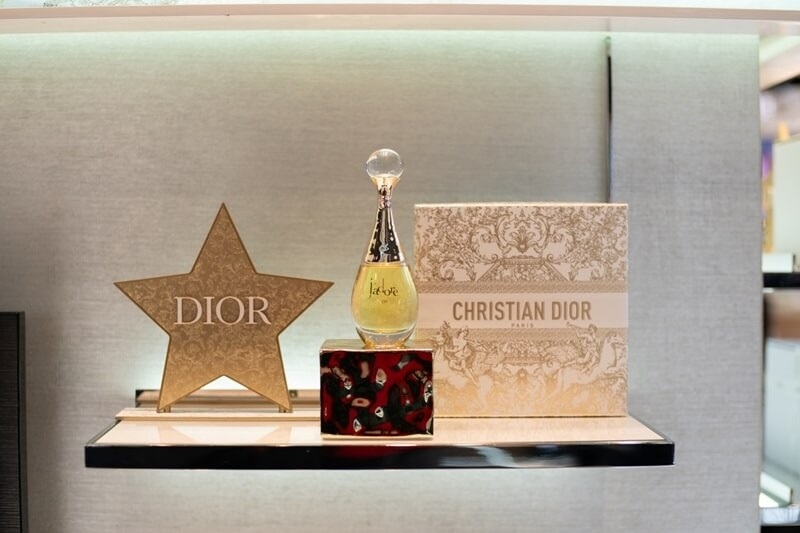 dior-j'adore-perfume-on-display-at-central-department-store