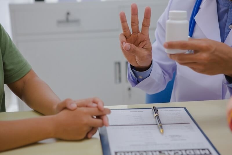 doctor giving dosage instruction to patient
