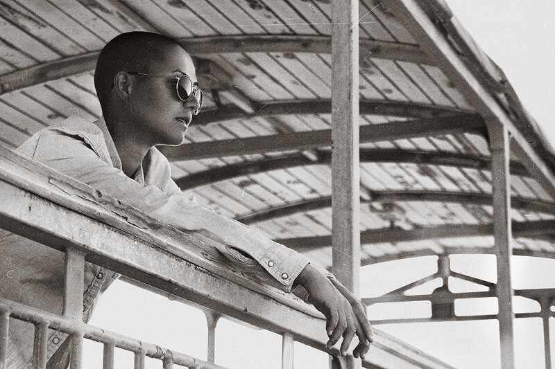 women in egypt shaved her head for personal style