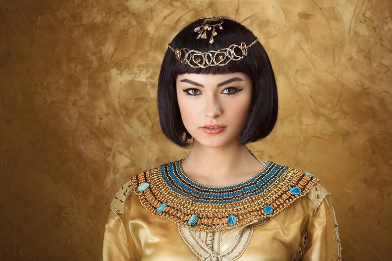 egyptian woman with beautiful hair