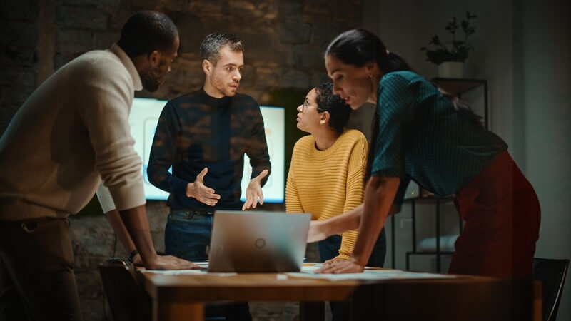 employees discussion on customer validation techniques