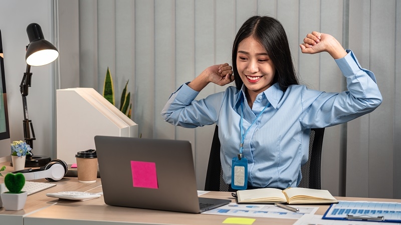 Best Stretches for Desk Workers to Combat Tension