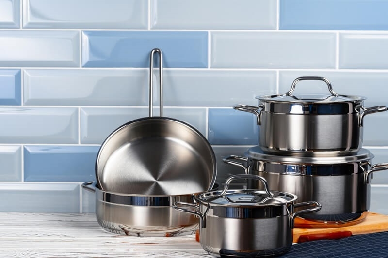essential-kitchen-cookware