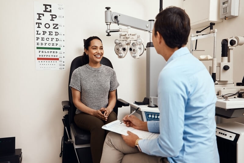 woman getting her eye test done under health insurance